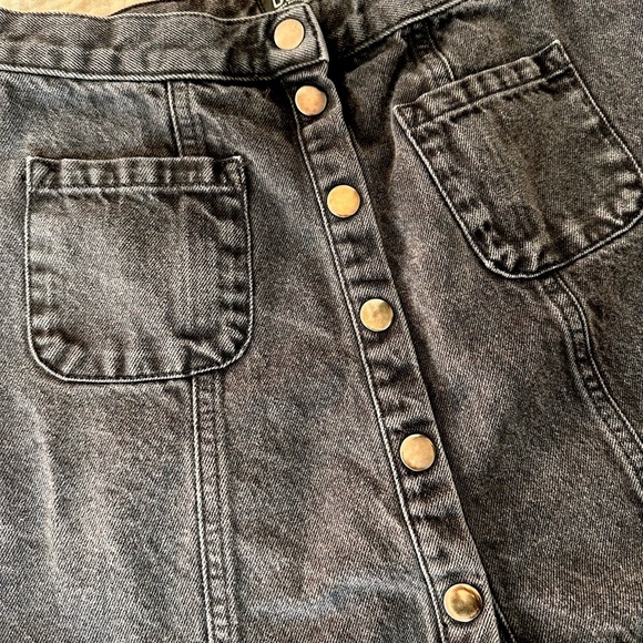 BDG Snap Front Mini Skirt Womens Size M A-Line Denim Faded Distressed Black - Picture 7 of 7